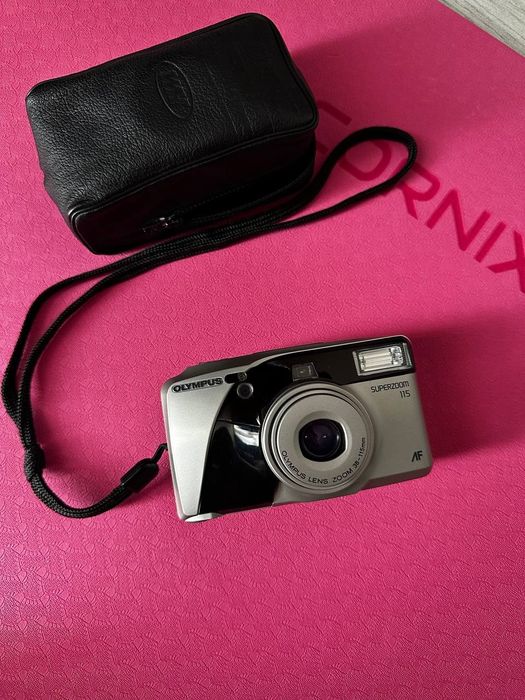 Olympus SuperZoom 115 - стильна плівкова камера