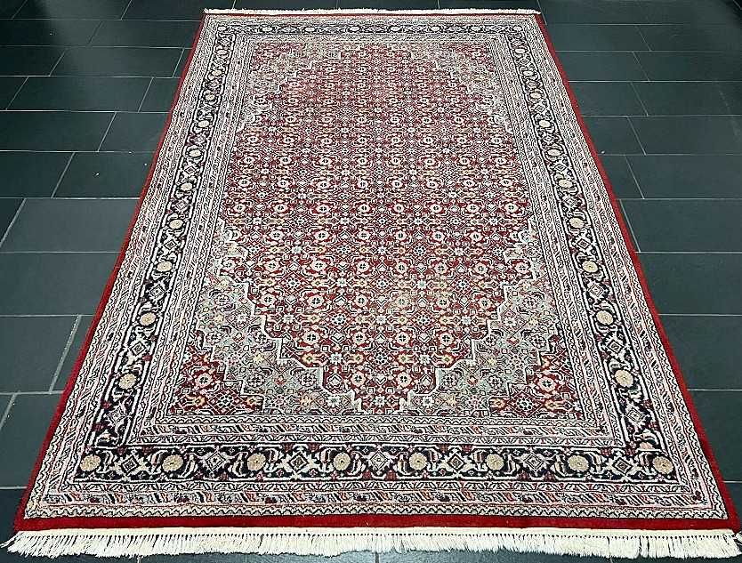 Tapete oriental Persa TABRIZ original, elaborado manualmente com lã sobre algodão, medidas de 300cm x 200cm