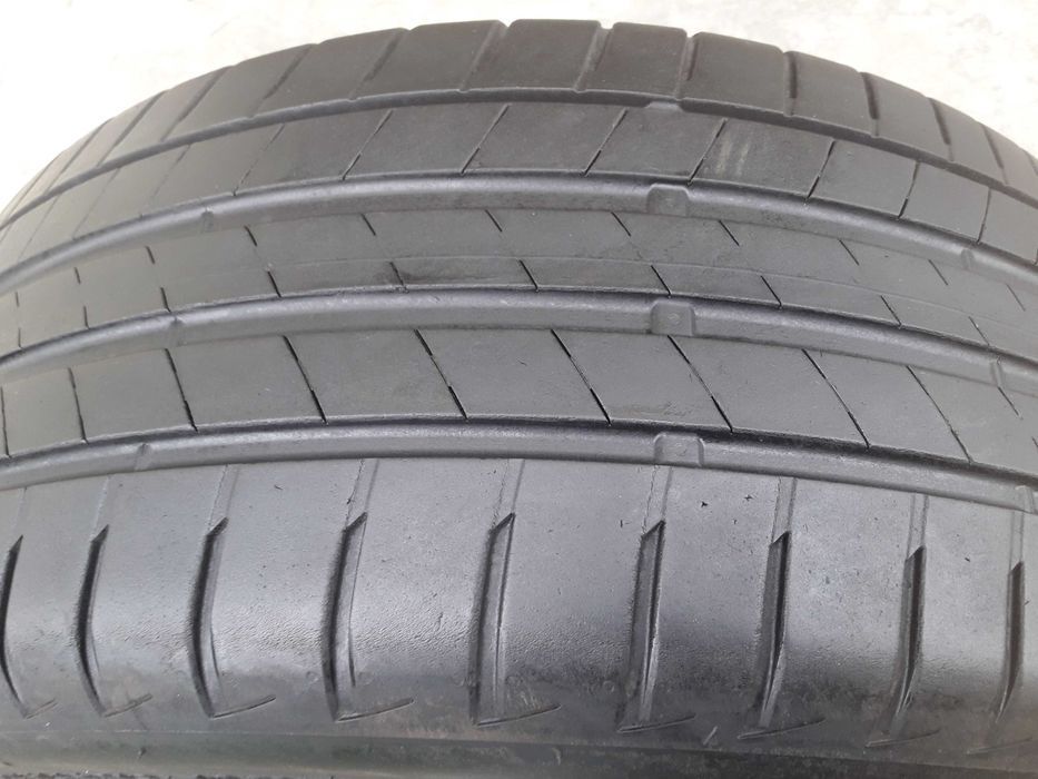 Lato Bridgestone 245/45 R19 5mm