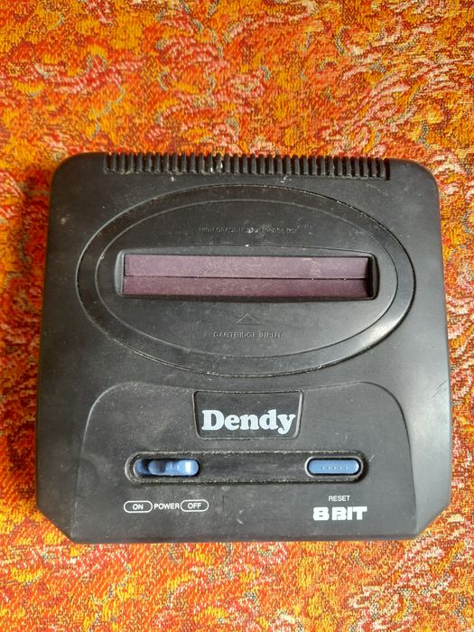 Приставка  ігрова  Dendy