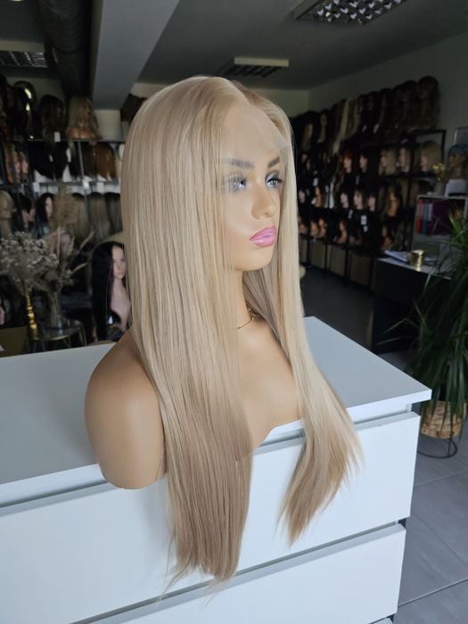Długa peruka słowiański blond 70 cm Jagna zmiana przedziałka lacefront