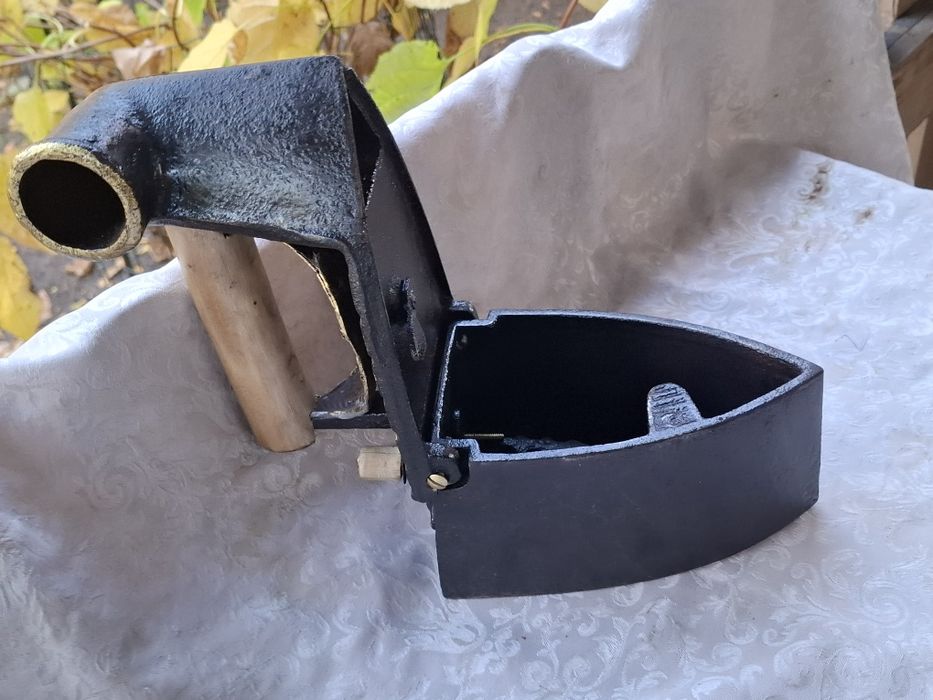 Żelazko węglowe typ komin.