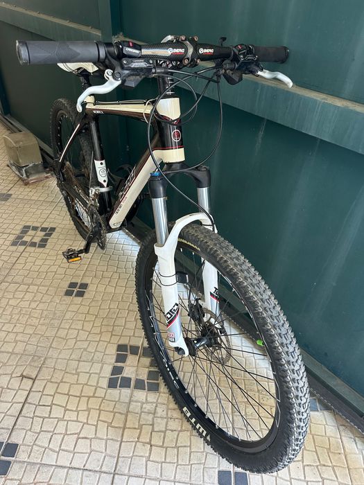 BTT toda em carbono Berg roda 26