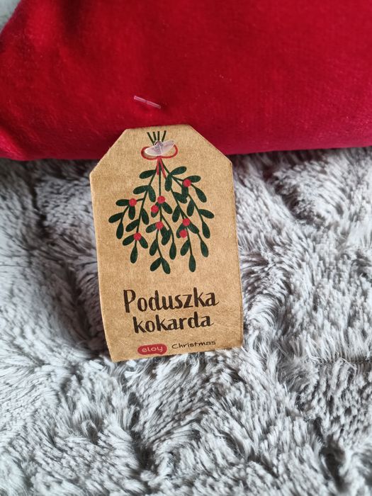 Czerwona poduszka kokarda