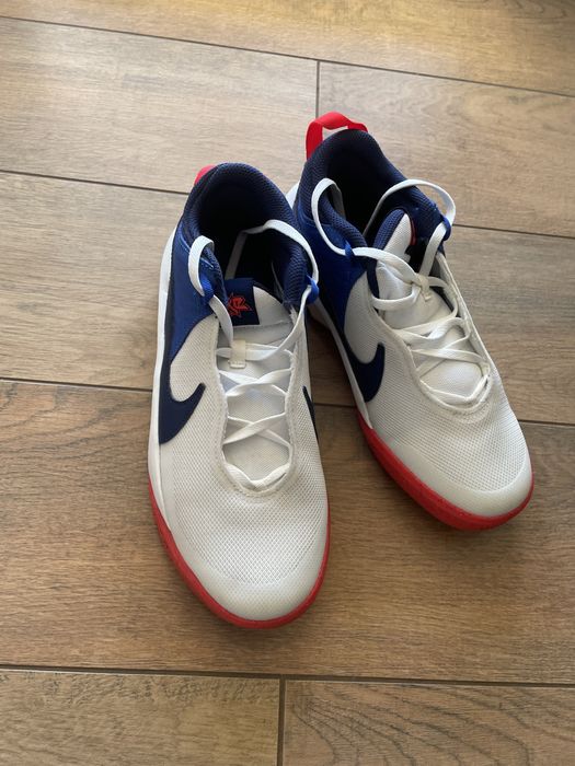 Продам оригинальные кроссовки Nike