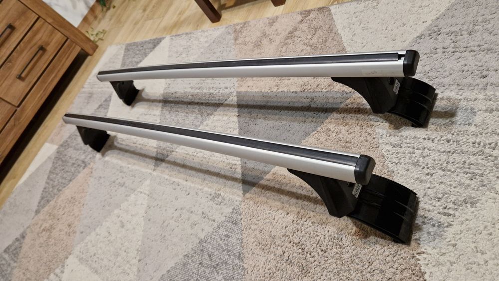 Bagażnik dachowy + adaptery Cruz do Toyoty Corolli hatchback XII