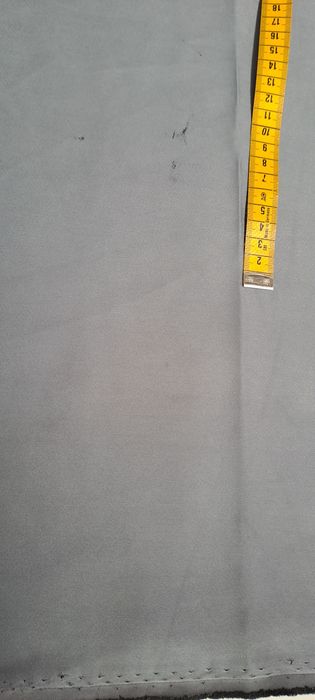 Retalho de cetim grosso, cinza aço 200x105cm, ideal para cortinados, blackout
Tem um pequeno defeito como se ve na foto