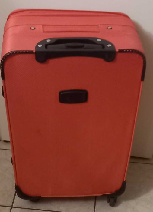 Валіза б/у, гарний стан.55-39-20см.