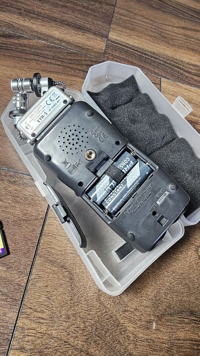 Gravador ZOOM H5 com caixa e cartão de memória