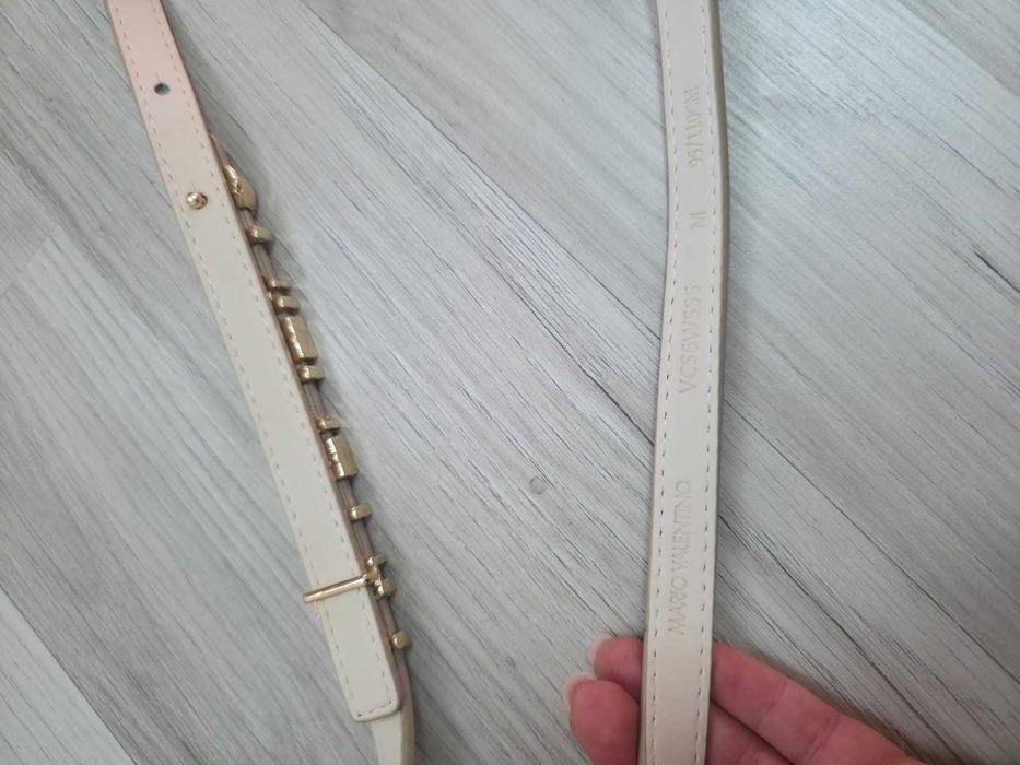 Cinto Valentino Bege com Letras Douradas