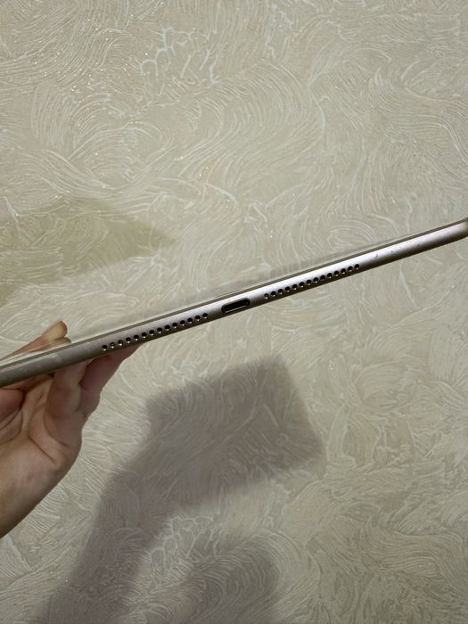 Планшет Айпад  + рожевий чохол