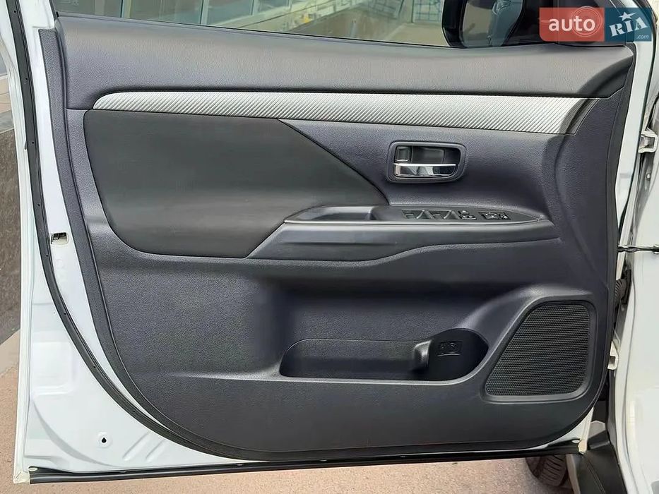 Mitsubishi outlander lll