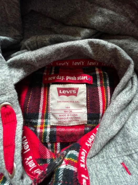 Продам в идеальном состоянии  рубашка с капюшоном Levis