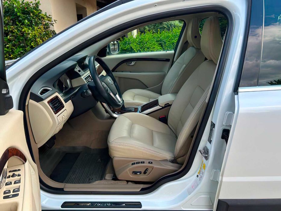 Volvo XC70      2014