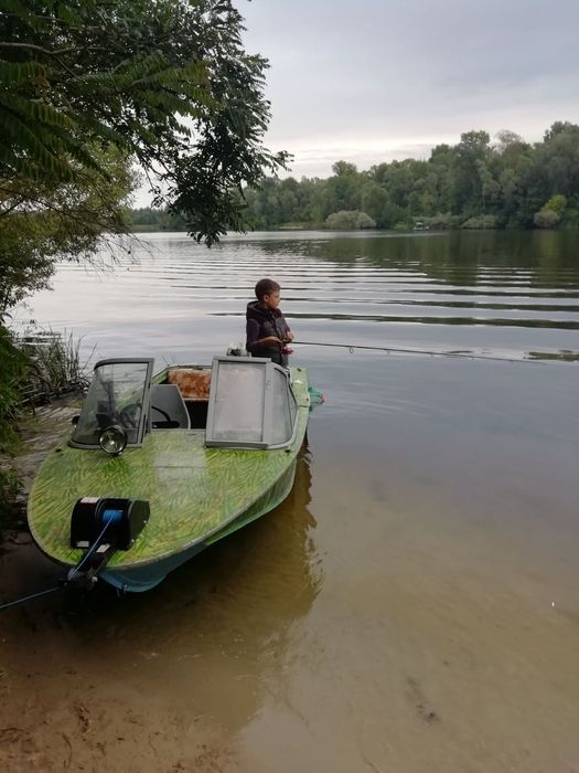 Продам лодку Днепр