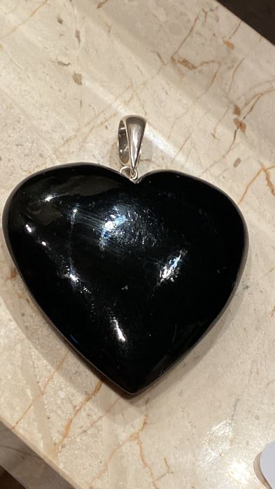 Wisior serce z bursztynu