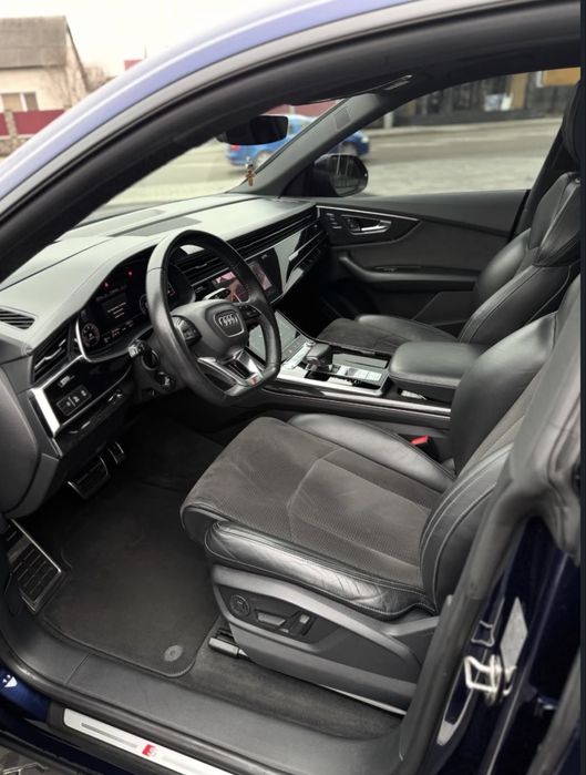 Audi Q8 S-LINE 2019 року