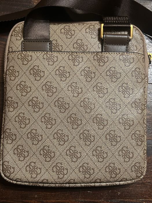сумка чоловіча guess бежевого кольору