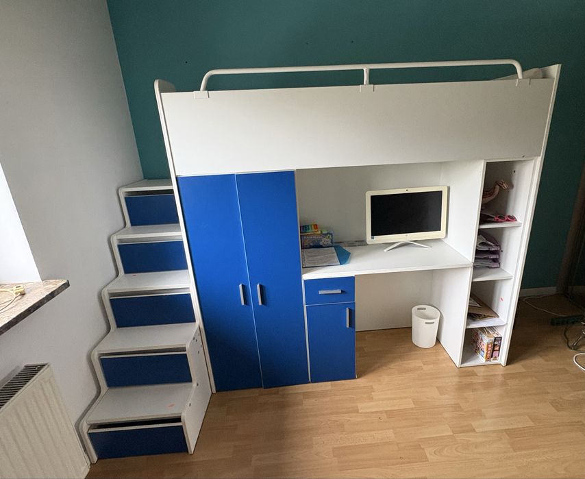 Łóżko piętrowe ze schodkami