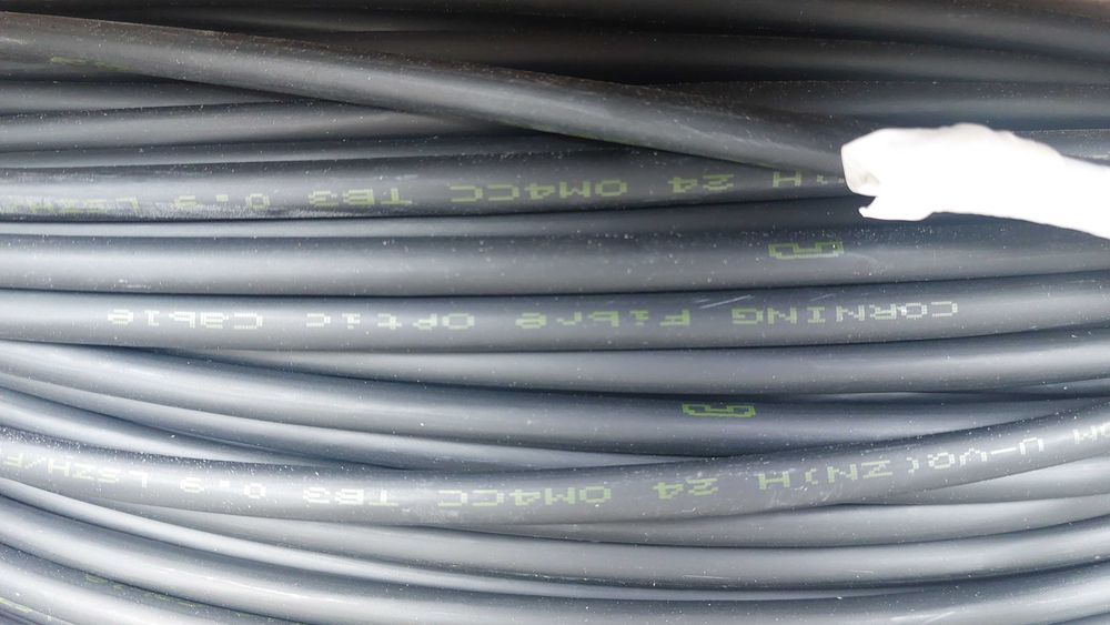 Kabel światłowodowy, od 20-500m Corning OM4 Wielomod Czarny 24-drożny,
