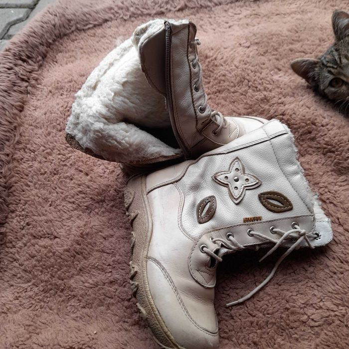 Urocze buciki zimowe dla dziewczynki, r. 29