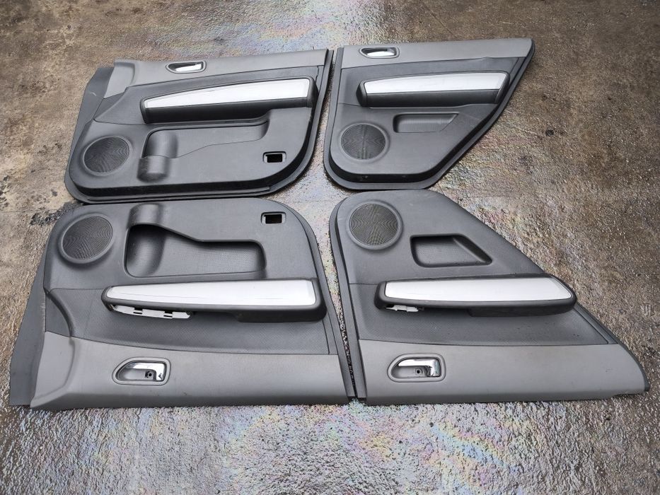 Продам дверные карты на nissan x-trail t31