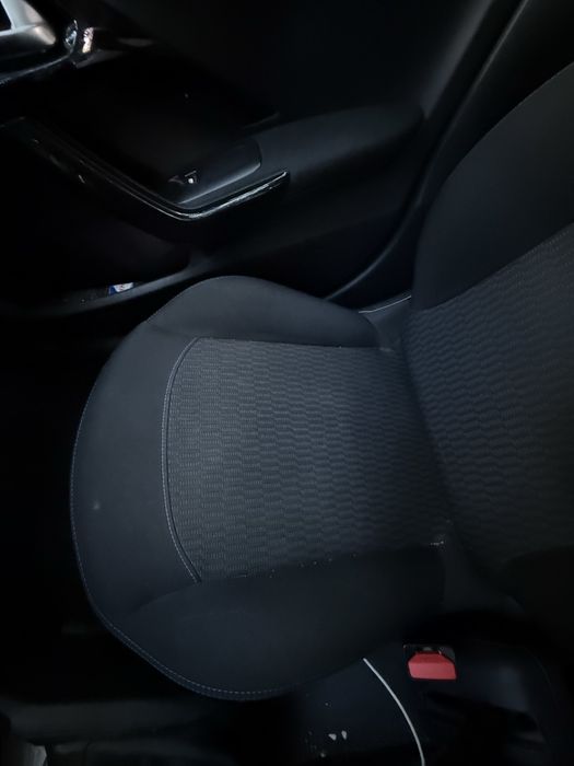 Peugeot 208 Signature 1.2cc 2019