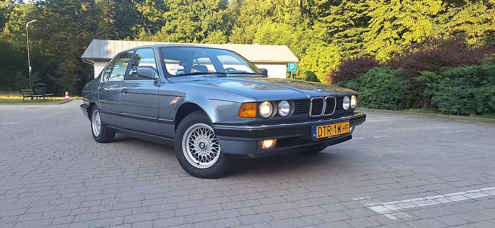 BMW Seria 7 E32 730i zabytkowy