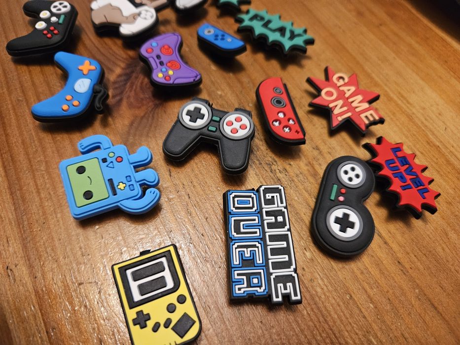 Pins przypinki do crocs playstation dla gracza