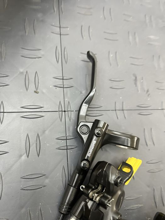 Par de travões shimano mt200