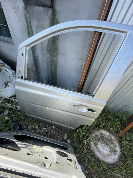 Бампер задній  vito 639 двері W211  BMW 5 E60 накладки на пороги