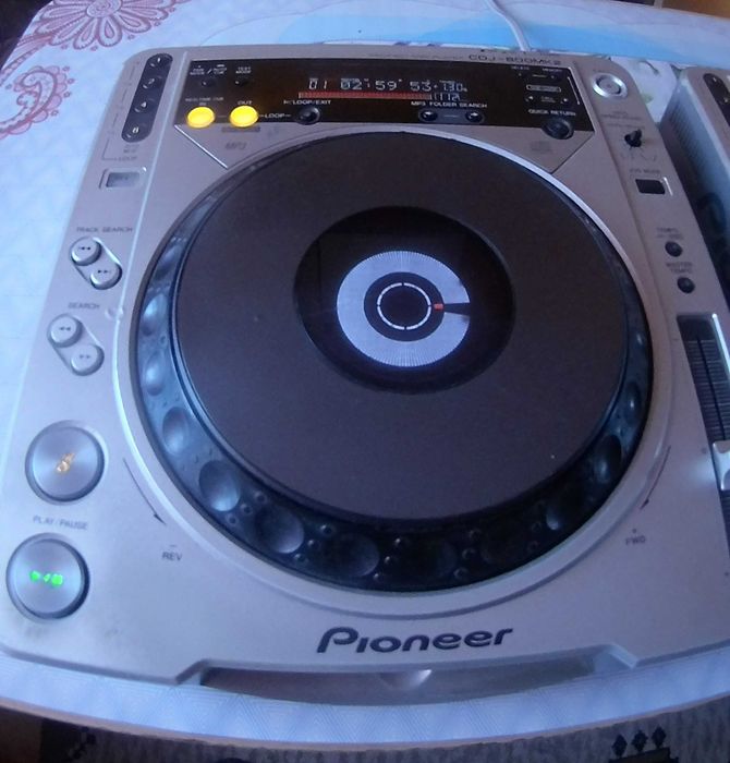 Sprzedam dwa odtwarzacze DJ CDJ-800MK2