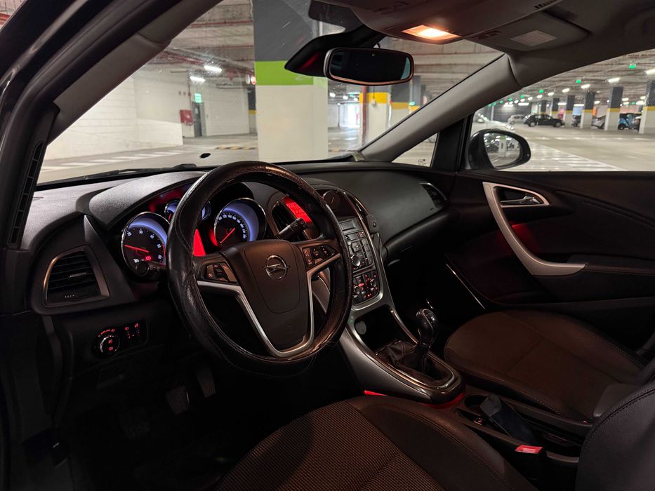 Opel Astra ST CDTI 2012