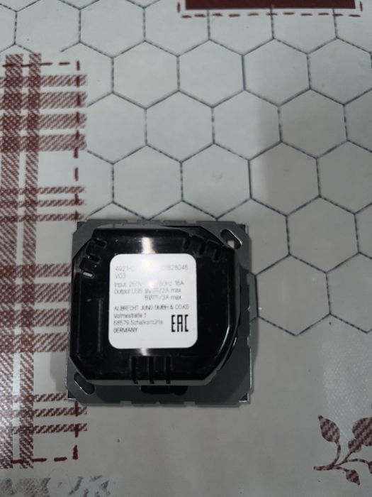 Tomada USB e Type C Jung437800287978792961