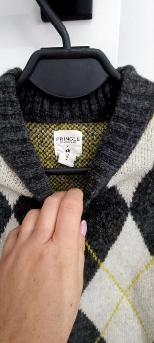 Sweter w kratkę marki hm