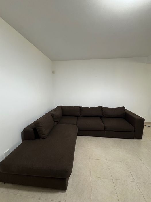 Sofá de Design BoConcept (L) + Mesa de Apoio em Madeira