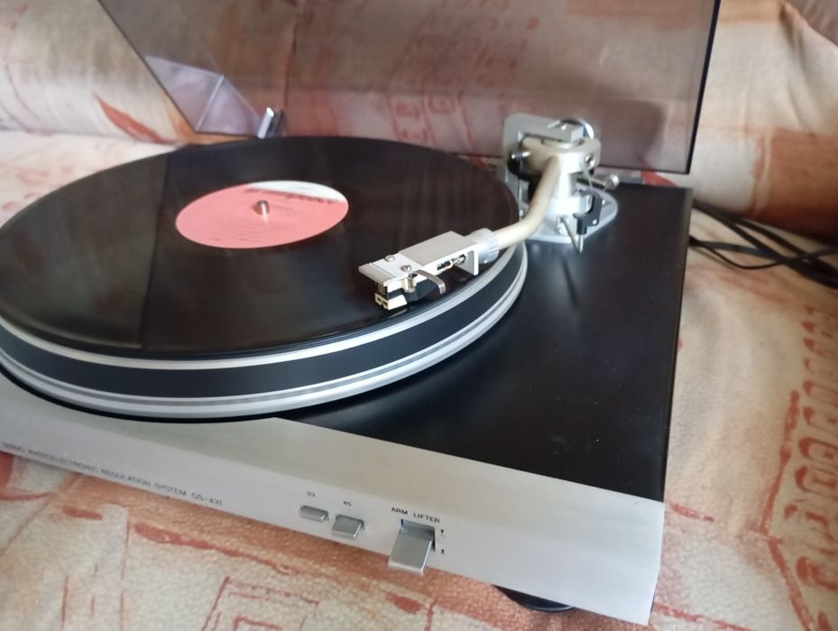 Проигрыватель виниловых пластинок