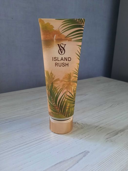 Лосьон крем для тела Island Rush Victoria's secret оригинал парфюмированный ароматизированный Виктория сикрет 235мл кокос гардения Таити тропический