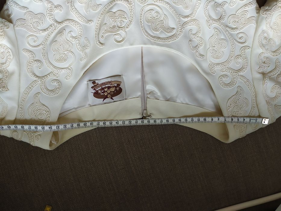 Vestido de noiva cor marfim, marca Rosa Clará