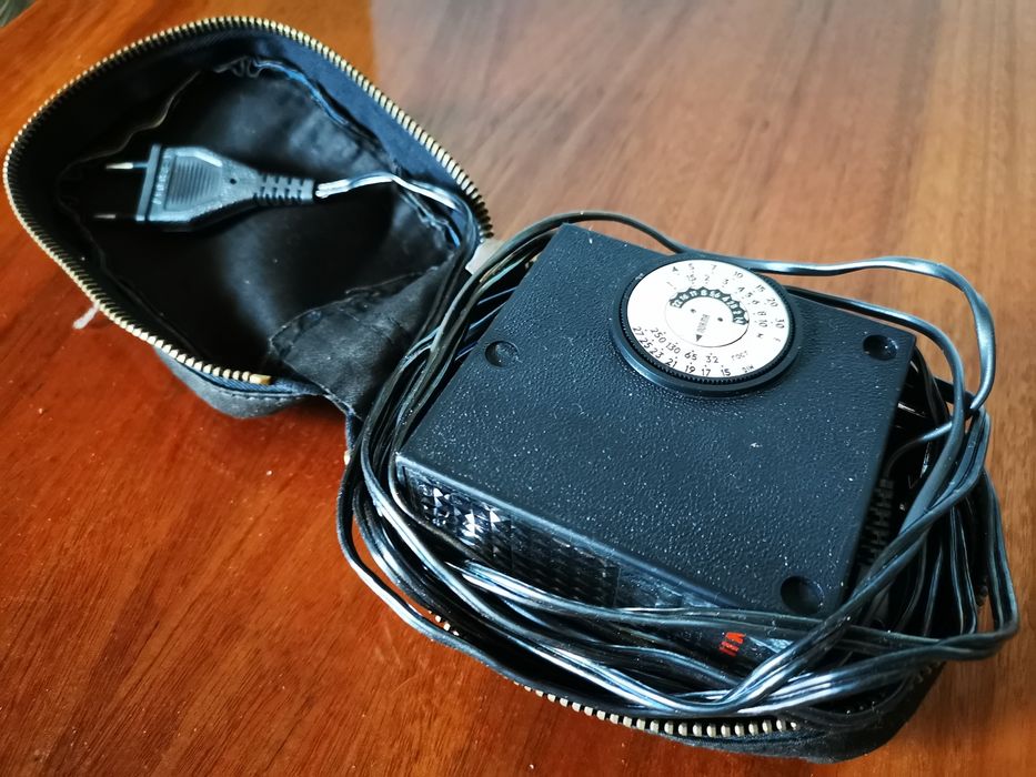 Lampa błyskowa do aparatu etui lata 70