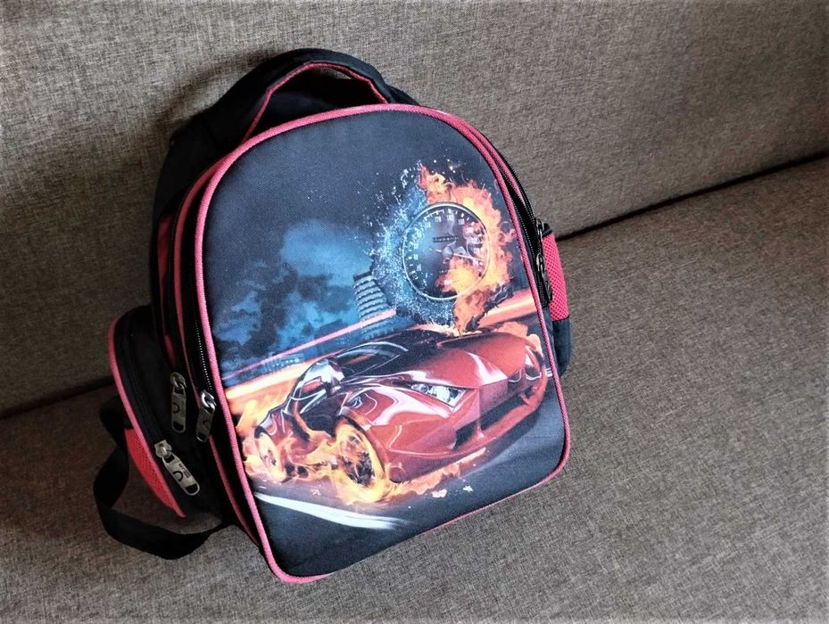 Продам шкільний  дитячий рюкзак