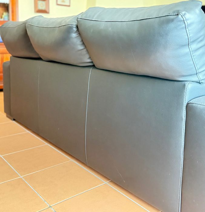 Vende-se Sofá Preto 3 lugares com Chaise Longue