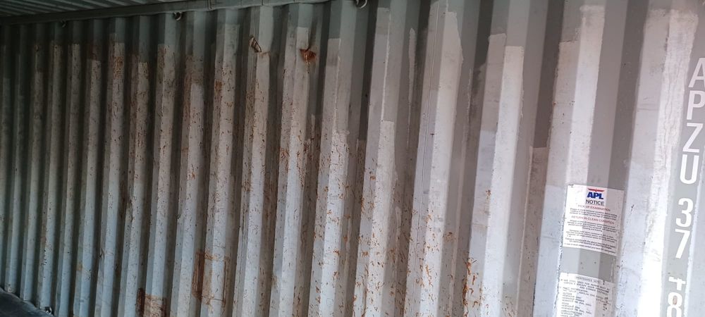 Contentores usados e novos
20" e 40" pés (6 e 12metros)

100% estanque