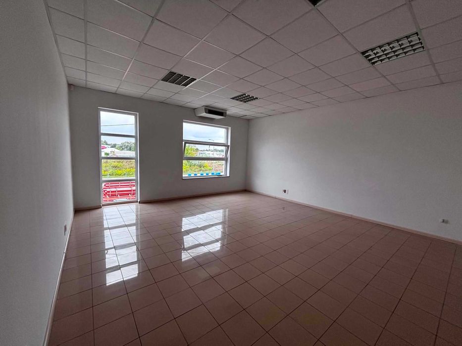 Lokale użytkowe o powierzchni 40.32m2 oraz 31,8m2 do wynajęcia.