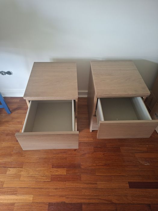 Par de Mesas de Cabeceira KULLEN / MALM IKEA (Efeito Carvalho com Pátina Clara)