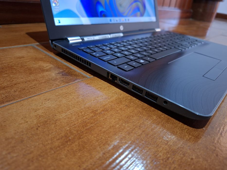 Portátil HP 15-bw intel i5 c/ AMD Radeon