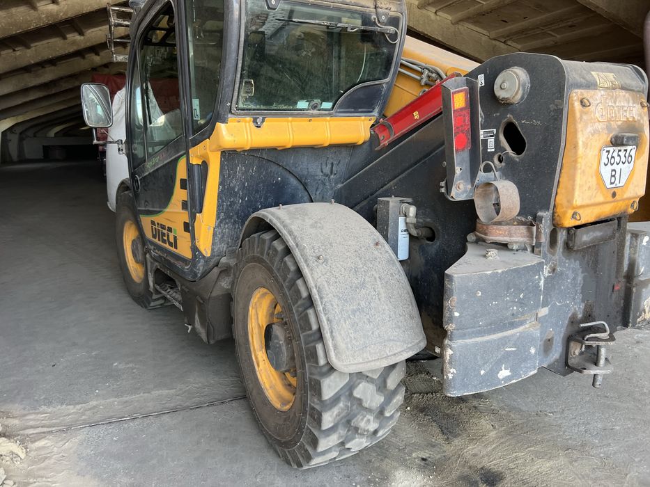 Телескопічний навантажувач Дієчі АгріСтар 38.10