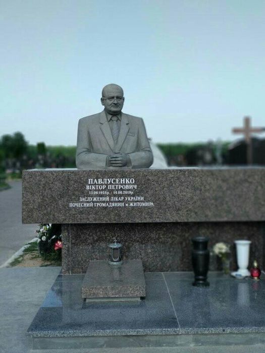 Скульптура пам'ятник з граніту-мармуру