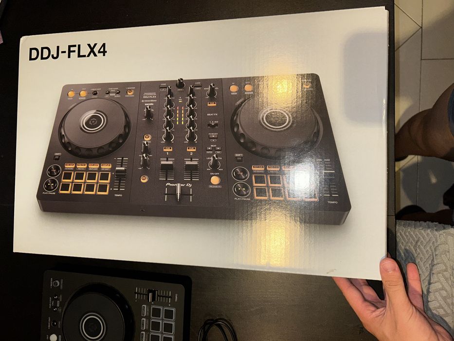 Pioneer DJ DDJ-FLX4 – Como Nova + Caixa e Cabo Original