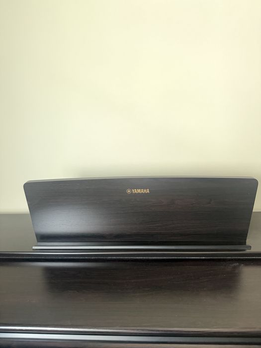 Piano Yamaha com banco